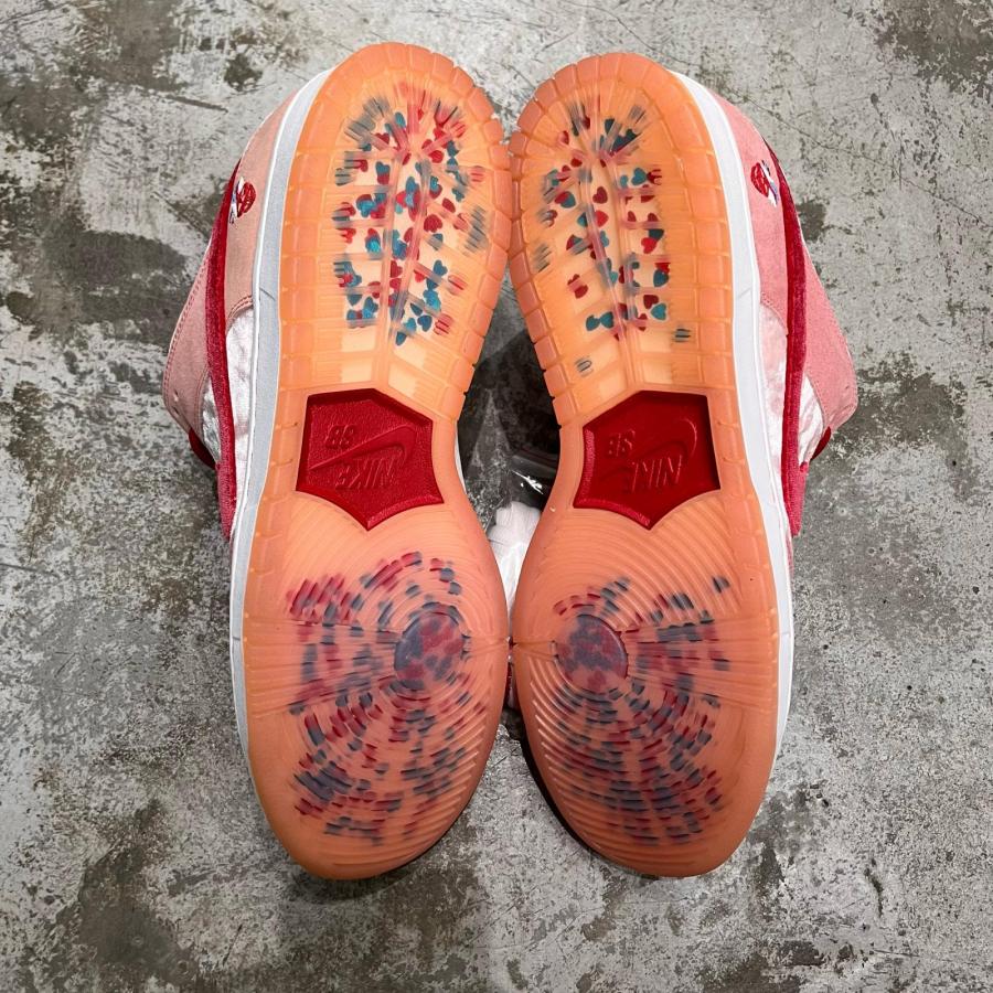 レア！NIKE DUNK LOW SB VALENTINE’SDAYバレンタイン StrangeLove X Dunk Low SB 'Valentine's Day' - Nike - CT2552 800