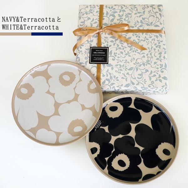 専用出品！新作！　マリメッコ　ウニッコ　20センチプレート　2枚セット marimekko（マリメッコ） ギフト お花の20cmプレート2枚セット UNIKKO