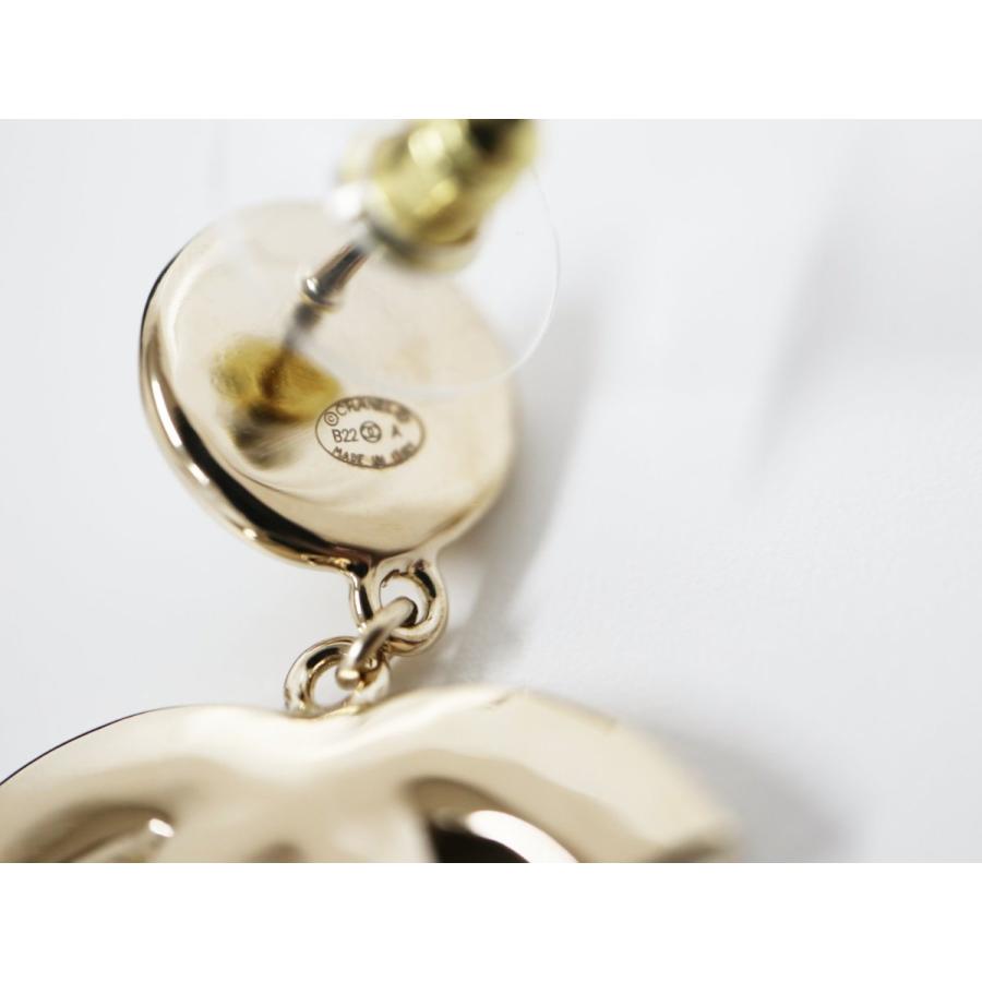 CHANEL 22年新作!極美品!!シャネル B22 フェイクパール CCロゴ CHANEL 22年新作!極美品!!シャネル B22 フェイクパール CCロゴ