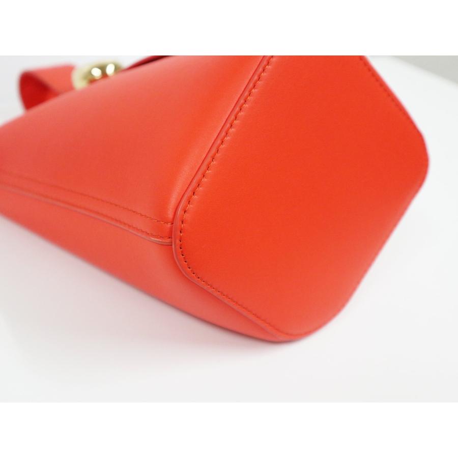 LOEWE（ロエベ） ペブル バケットバッグ ミニ メローカーフ ビビッド 