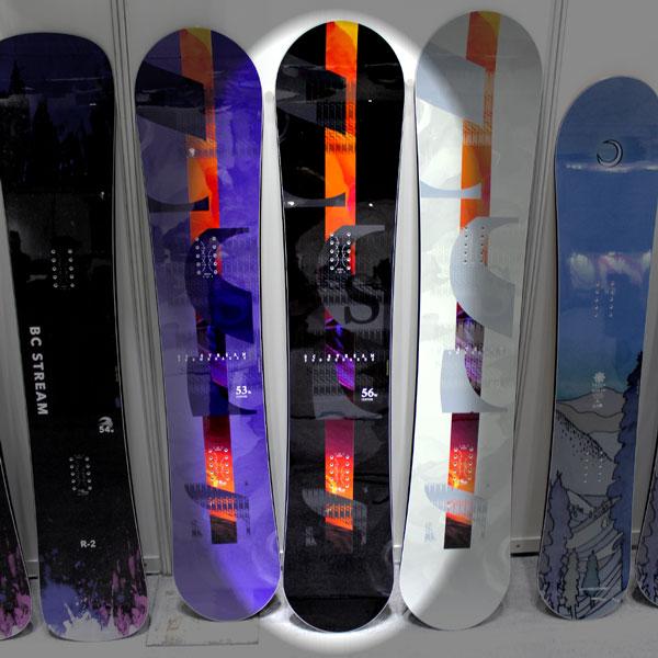 【値下げ・名盤】 スノーボード 板 23-24 BC STREAM ビーシーストリーム S CUSTOM SOFT エスカスタムソフト 23-24-BO-BST 【1597432848】(57178円)
