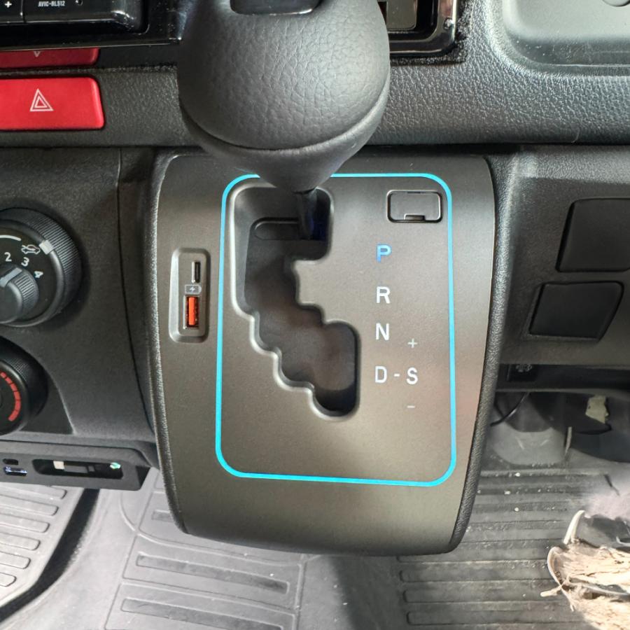 ハイエース 200系 5〜9型 パーツ シフトゲートパネル 交換キット LED シフトポジション イルミネーション USBポート 増設 内装 (予約) |  | 09