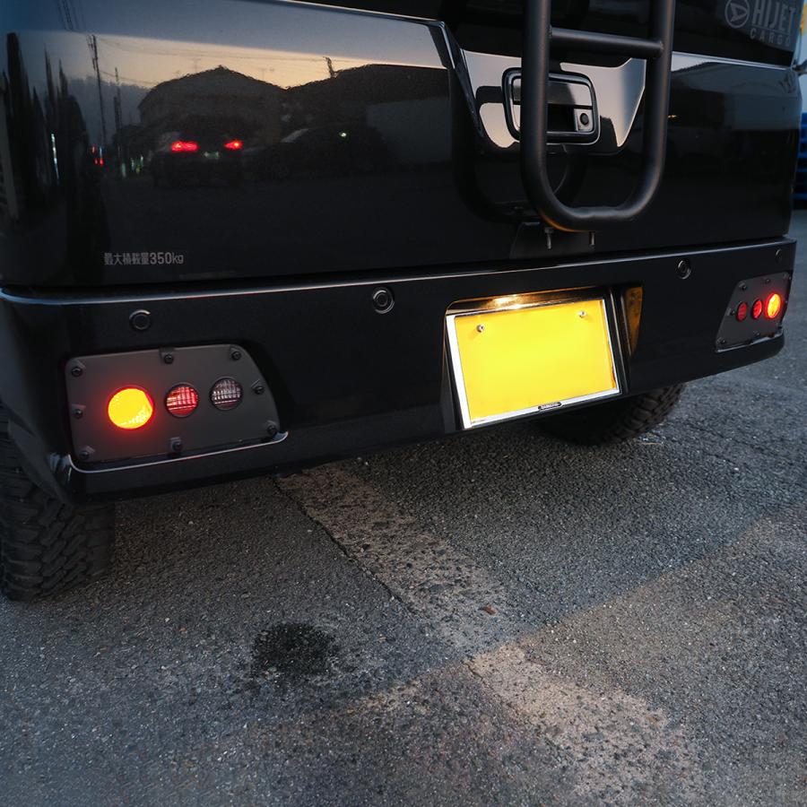 新型 アトレー ハイゼットカーゴ 700系 他 テールランプカバー 丸目 3連 ブラック ダミーボルト仕様 ガーニッシュ カスタム パーツ ライト (SALE-01)