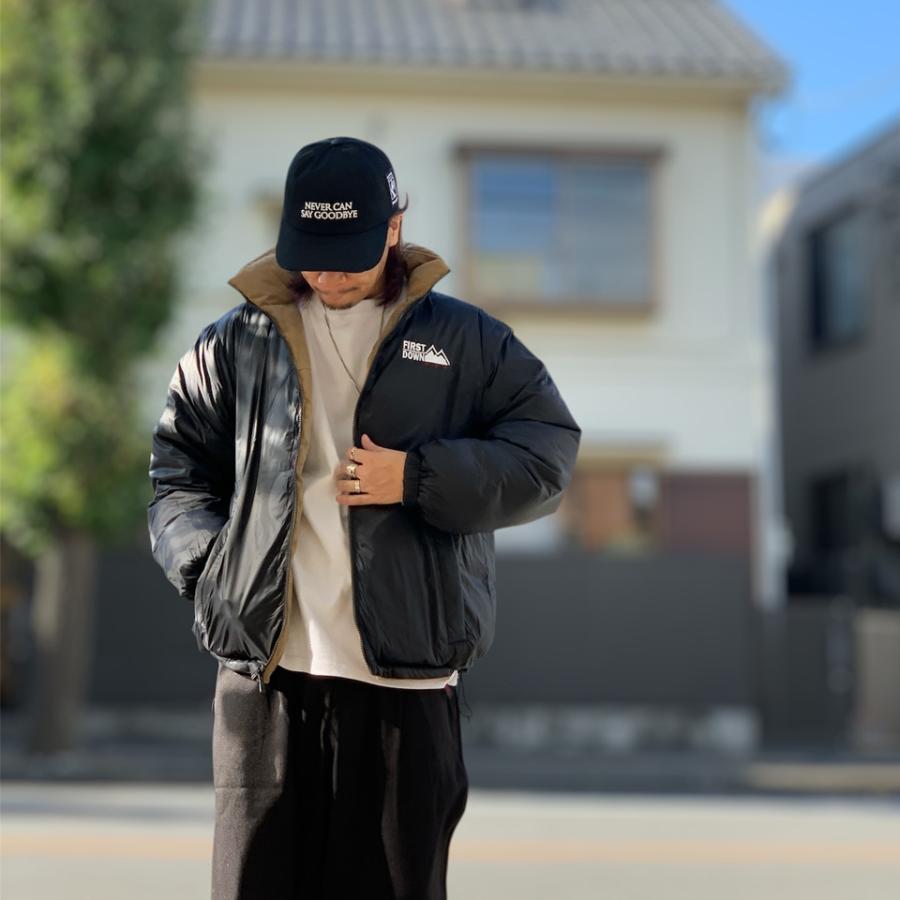 FIRST DOWNダウンジャケット ベージュ/黒リバーシブル FIRST DOWN ファーストダウン リバーシブル ダウンジャケット