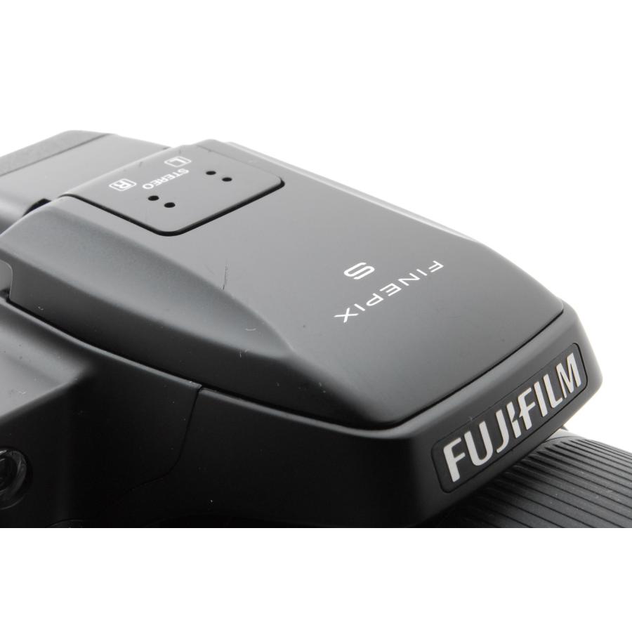 FinePix Sシリーズ FUJIFILM 富士フイルム S8200 新品SD32GB付き FinePix Sシリーズ FUJIFILM 富士フイルム S8200 新品SD32GB付き