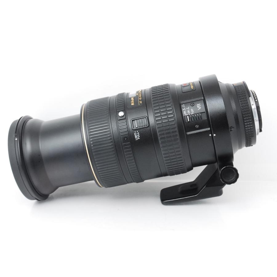 A Nikon Nikkor 80-400mm f4.5-5.6 D zoom lens. Photographic camera lens