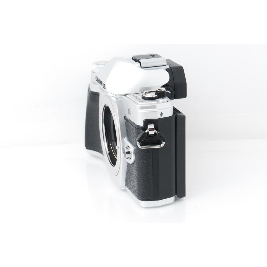 OM-D OLYMPUS オリンパス E-M10 Mark III シルバー レンズキット