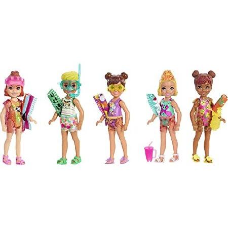 売り出し最激安 Barbie Chelsea Color Reveal Doll with 6 Surprises: 4 Bags with Cover-Up， Shoes， Towel ＆ Accessory; Water Reveals Marble Blue Doll’s LooLOLサプライズ