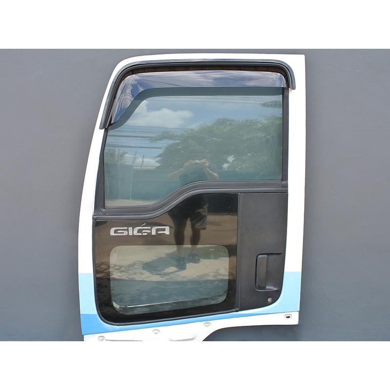 いすゞ 初代ギガ 320フォワード ドアバイザー 純正 より幅広 カスタム