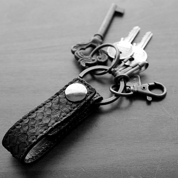 キーホルダー 革/パイソンブラック・ベルトループ/スクエア Style |  | 04