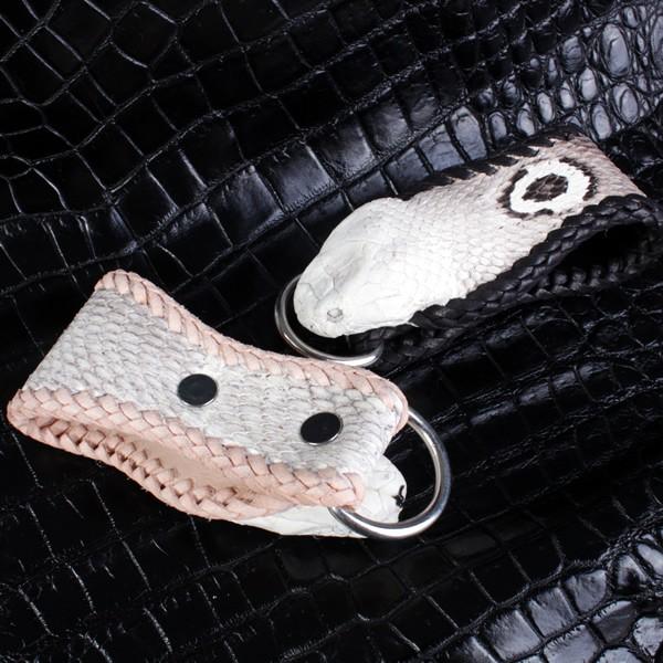 キーホルダー 革/コブラ頭付きベルトループ/ブラック ナチュラル |  | 02