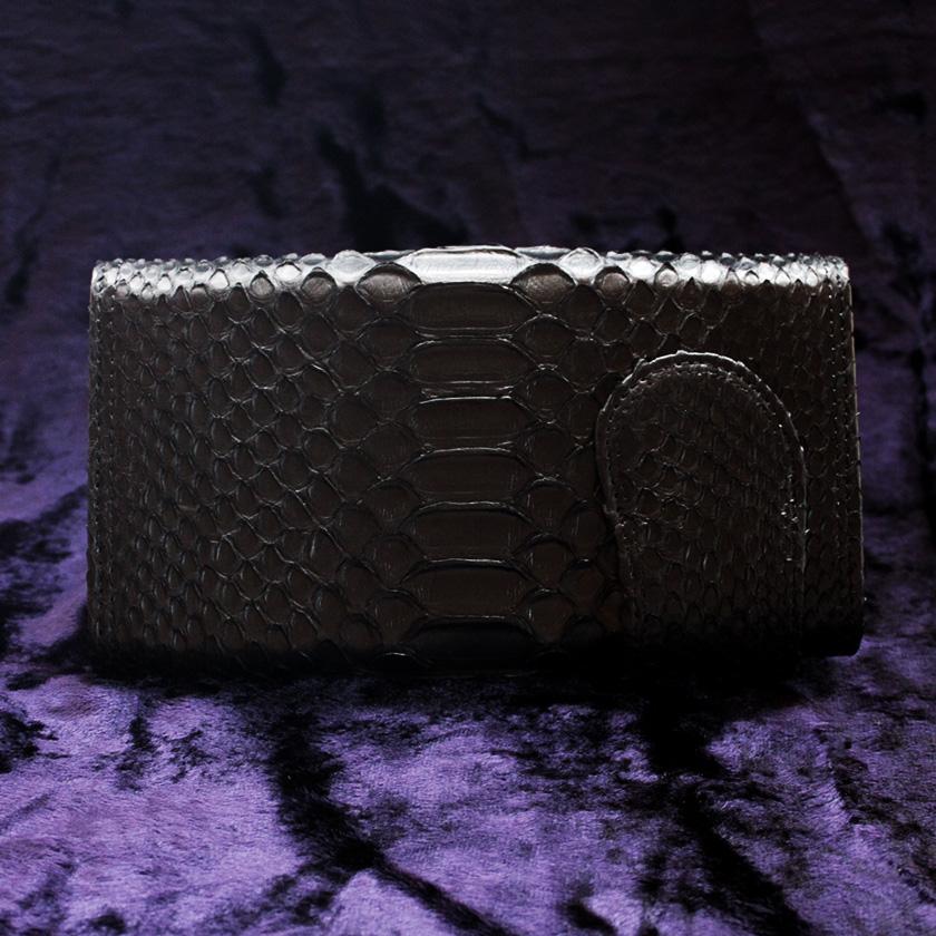 パイソンマットブラック・コンチョ付き長財布/バックカット腹側/カード収納20枚/Desire |  | 03