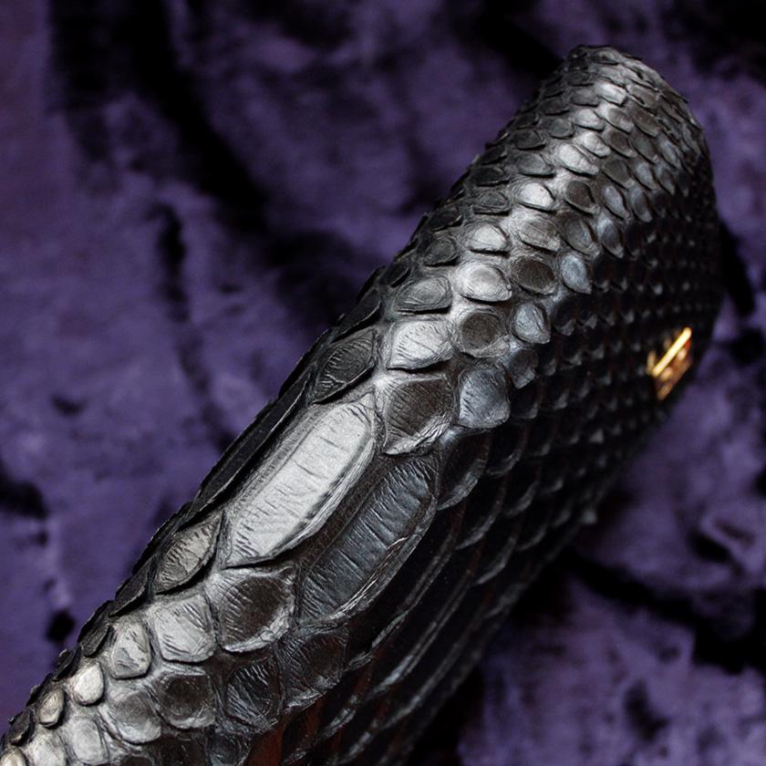 パイソンマットブラック・コンチョ付き長財布/バックカット腹側/カード収納20枚/Desire |  | 09