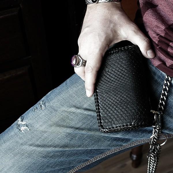 バイカーズウォレット 二つ折り財布 パイソン ハーフウォレット メンズ /INSIDE サドルBlack/ブラック・イエロー・パープル |  | 01