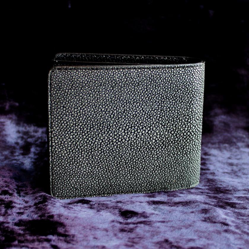 スティングレイ エイ革/二つ折り財布/ポリッシュ/ショートウォレット/ブラック |  | 01