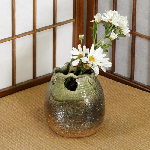信楽焼 一輪挿し ビードロ エクボ 手付 小さい 花瓶 陶器 おしゃれ 花入 花びん 花器 プレゼント 信楽焼き 在庫数限り あすつく Mr3041 14g Itirin0097 夢源陶房 通販 Yahoo ショッピング