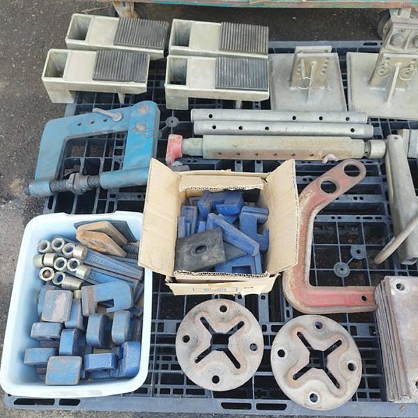 配送は要相談］フレーム修正工具一式 タワー3基 板金塗装 整備用工具