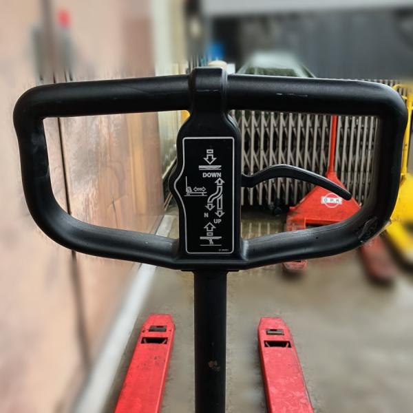 配送は要相談）ニチユ/日本輸送機 PT15L-18-140H 1500kg/1.5t ハンド 