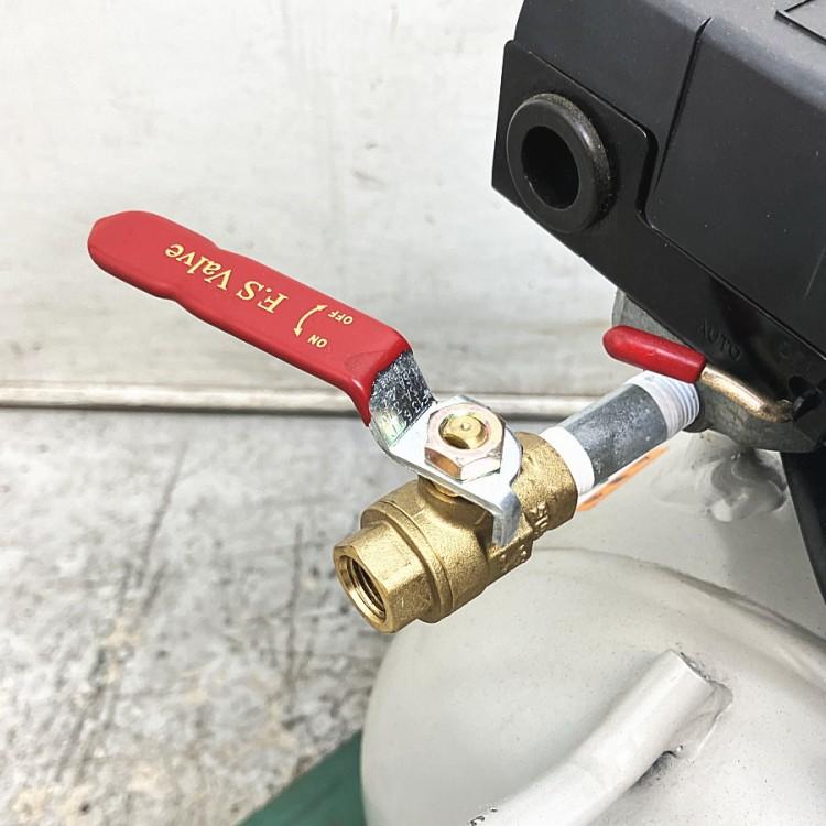 アネスト岩田 三相200V 1/2馬力 レシプロコンプレッサー エア 