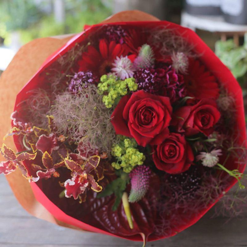 花束 生花 ギフト 6Lサイズ （ レッド 系 ） 大臣賞受賞 デザイナー お任せ花束 誕生日 結婚記念日 母の日 生花 ギフト 6Lサイズ レッド 系 大臣賞受賞 デザイナー お任せ花束 誕生日 結婚記念日 母の日 　