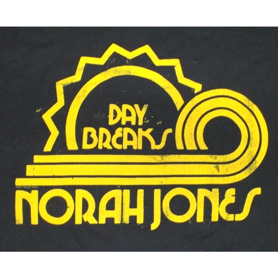 ノラ ジョーンズ Tシャツ Norah Jones Day Breaks 正規品 紺 ロックtシャツ バンドtシャツ Shtb マンブルズ バンドtシャツ 通販 通販 Yahoo ショッピング