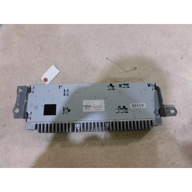 クラウンマジェスタ DBA-URS206 オーディオアンプ 04005-06130 