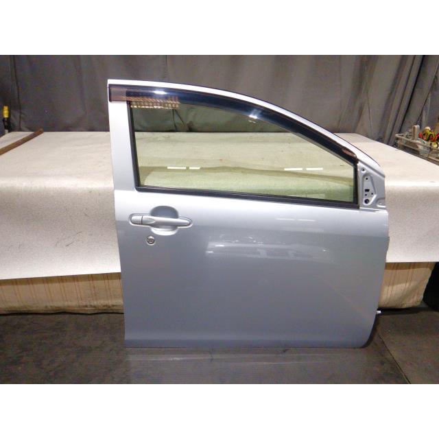 ミライース/ピクシスエポックLA300s純正 右フロントドア バイザー付ダイハツ ミライース/ピクシスエポックLA300s純正 右フロントドア バイザー付