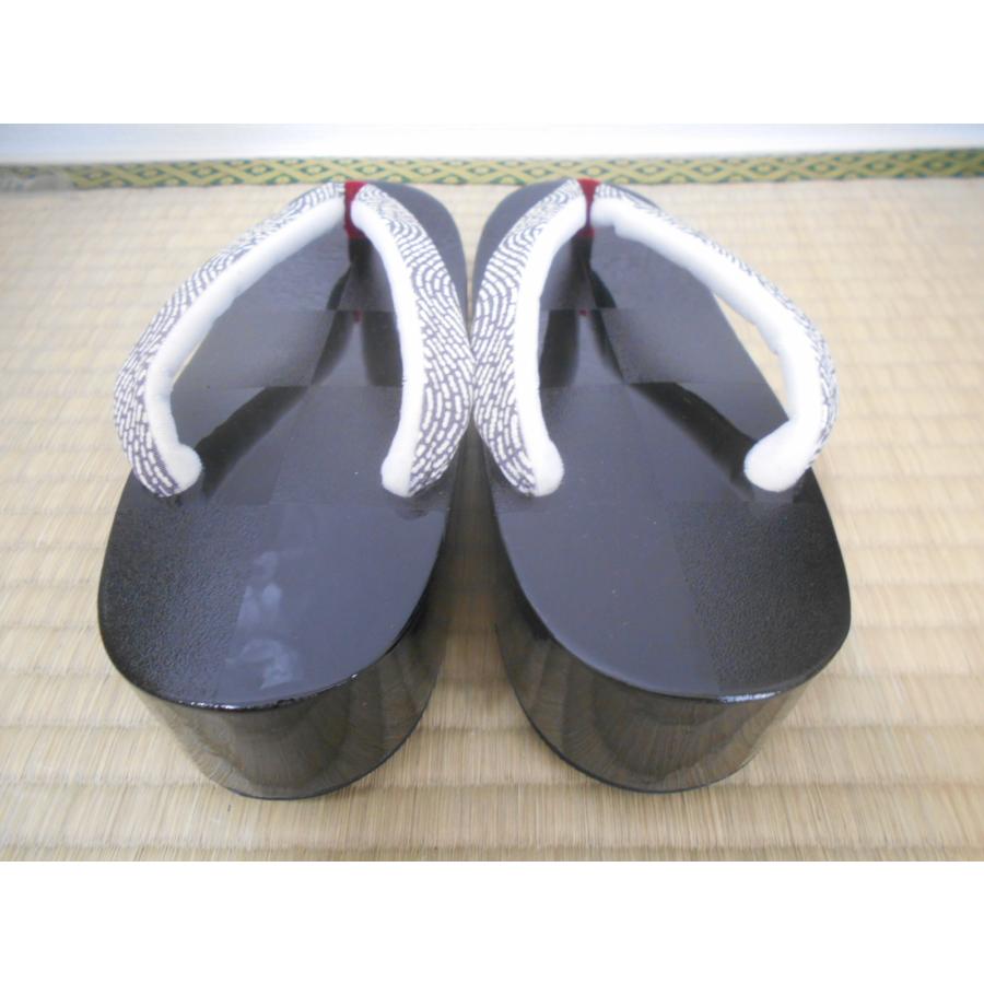 雪下草 新品 艶とタタキの市松模様 黒塗り高右近桐下駄M判 22.5-24 