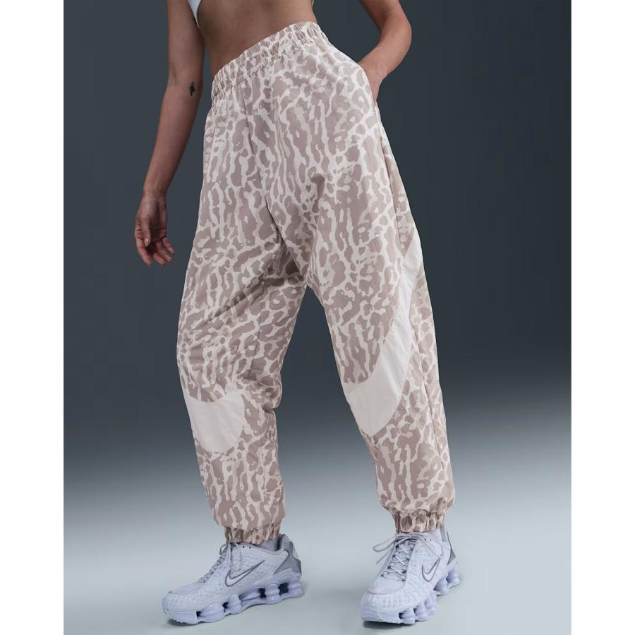 ヒョウ柄ジャージパンツ NIKE（ナイキ） ジャージ トラックパンツ レディース ヒョウ柄