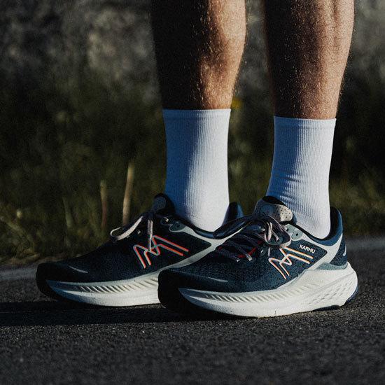 KARHU カルフ 【メンズ】メスタリラン1.5 【タイタン/ショッキングオレンジ】【US9/27.0cm】 KH105011の画像
