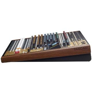 TASCAM タスカム Model 16 16トラックライブレコーディングミキサーの画像