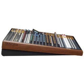 TASCAM タスカム Model 16 16トラックライブレコーディングミキサーの画像