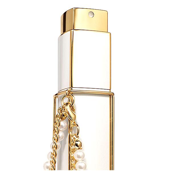 ココ マドモアゼル オードゥ パルファム アンタンス パース スプレイ　限定 シャネル「ココ マドモアゼル オードゥ パルファム」に、アクセサリー