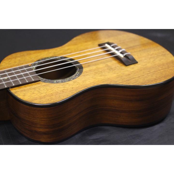 新入荷】新品 KUMU Ukulele(クムウクレレ) / Tuxedoシリーズ 