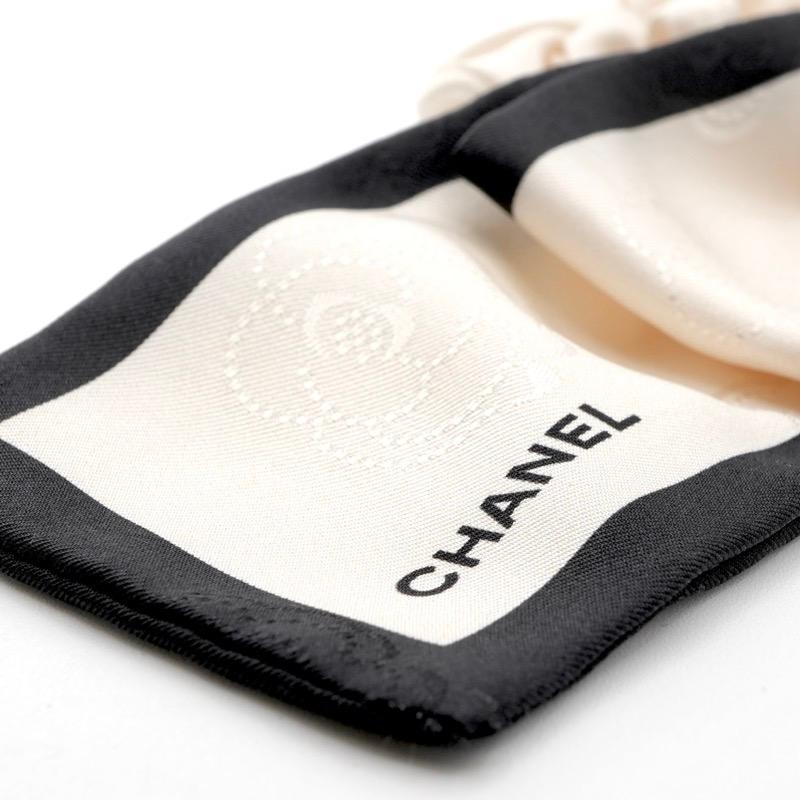 CHANEL（シャネル） ヘアアクセサリー ホワイト ブラック カメリア