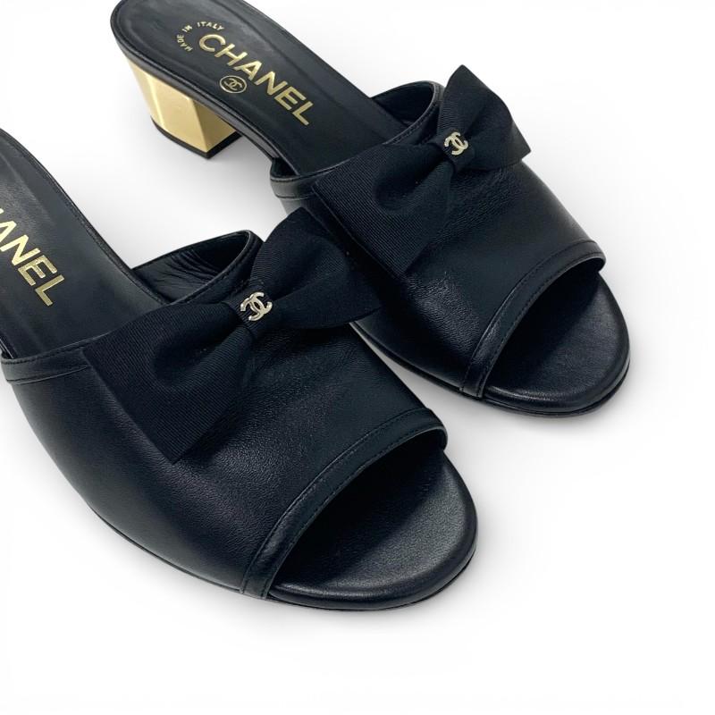 CHANEL（シャネル） サンダル 靴 シューズ レザー ブラック ゴールド