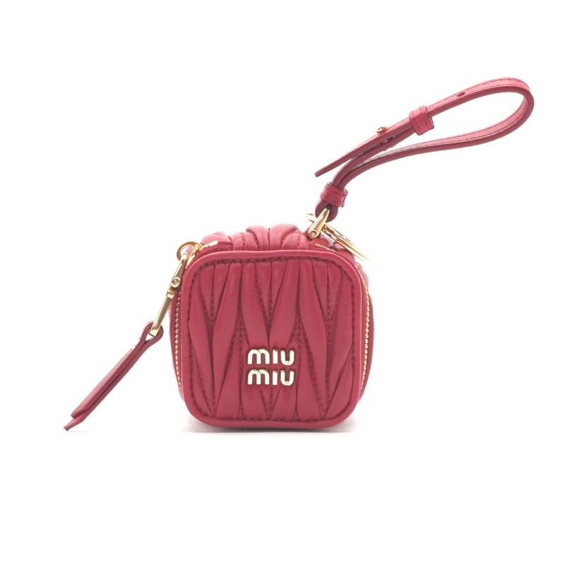 miu miu（ミュウミュウ） キーケース キーアクセサリー レザー レッド