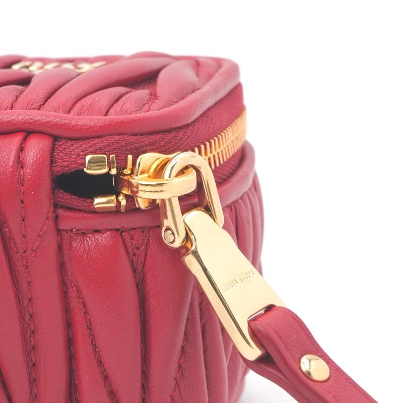 miu miu（ミュウミュウ） キーケース キーアクセサリー レザー レッド