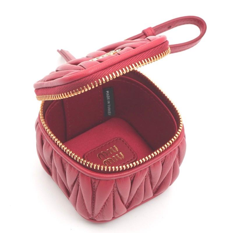 miu miu（ミュウミュウ） キーケース キーアクセサリー レザー レッド
