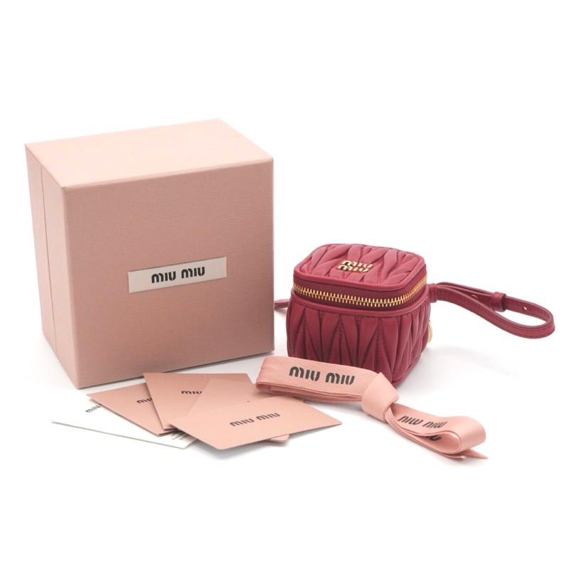 miu miu（ミュウミュウ） キーケース キーアクセサリー レザー レッド