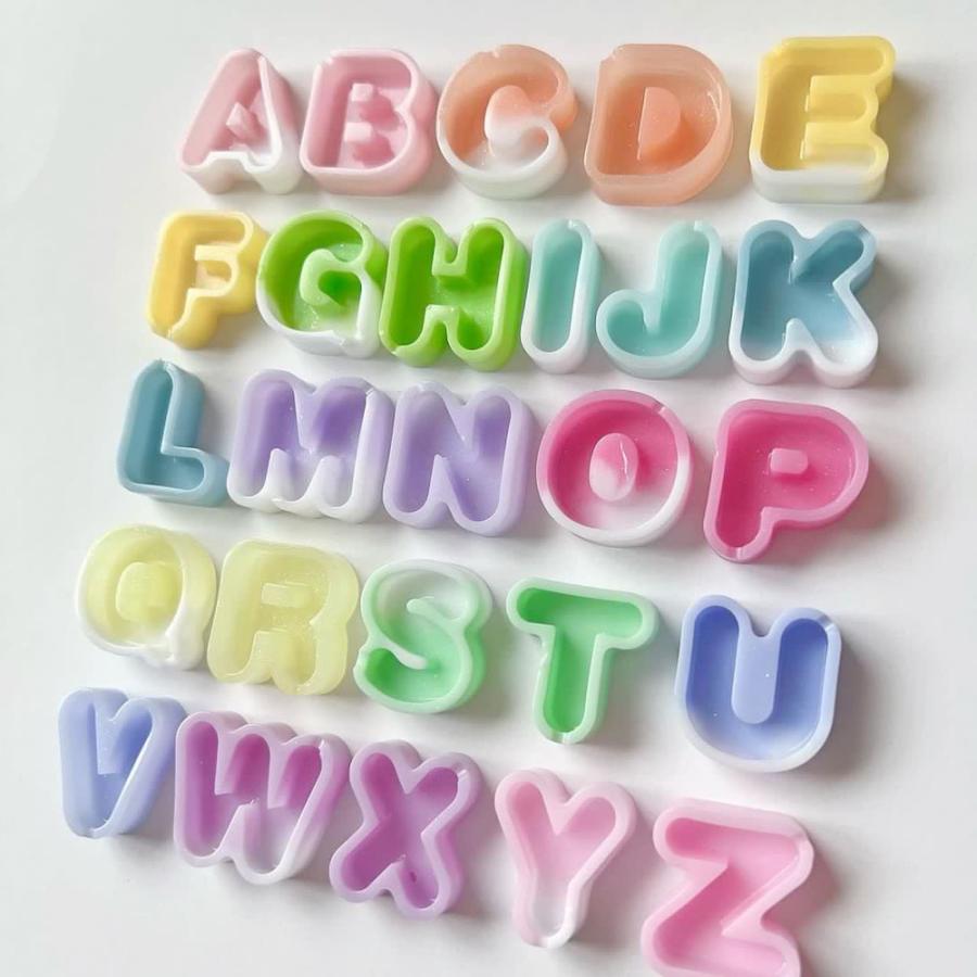 レジン アルファベット シャカシャカ シェイカーモールド イニシャル
