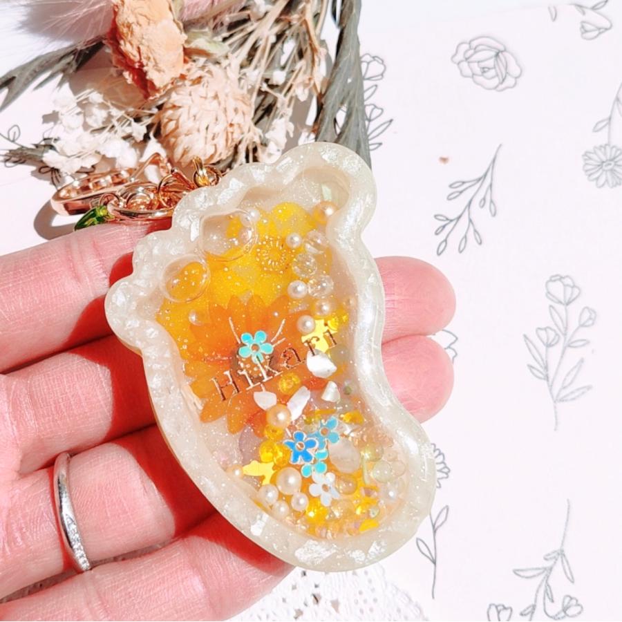 まっちゃん(*´꒳`*) シャカシャカキーホルダー レジンシャカシャカキーホルダー ちびくまちゃんと宇宙 - メルカリ