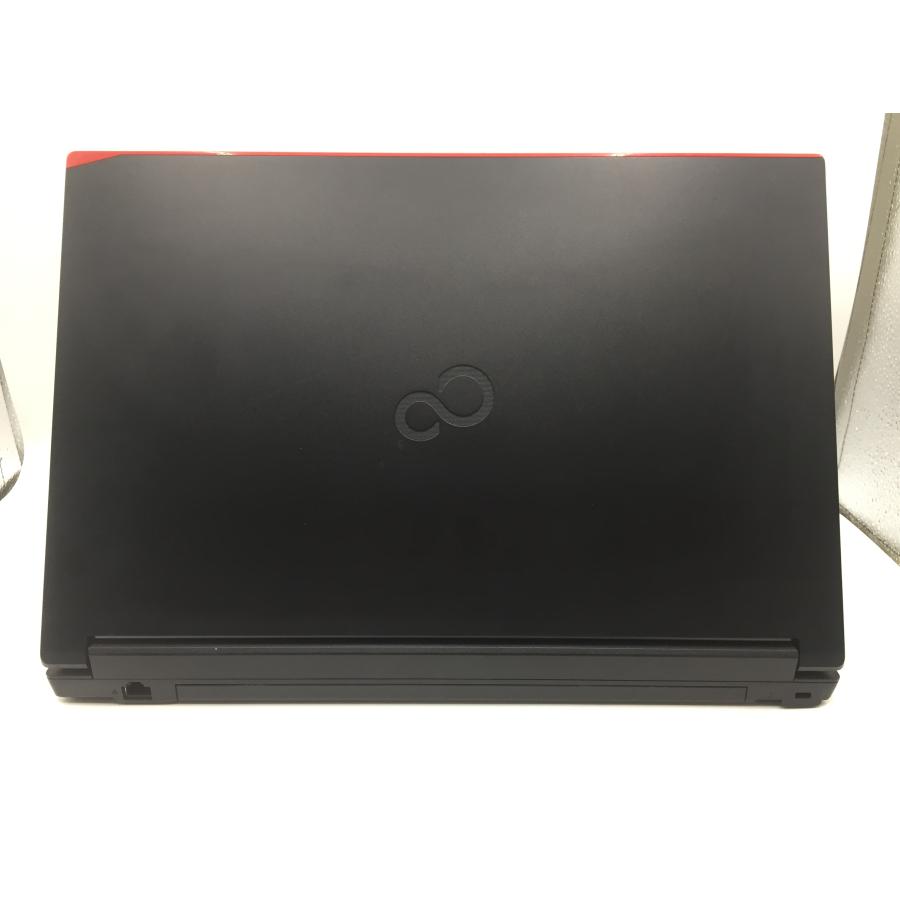 LIFEBOOK Fujitsu A5511/G / 11世代 i5 1145G7 8GB M.2 256GB 15.6 HD
