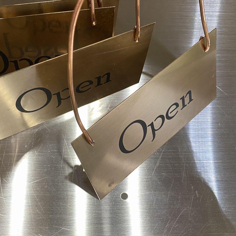ダメージ加工 金属製 小さな オープン クローズ 看板 OPEN CLOSED 真鍮