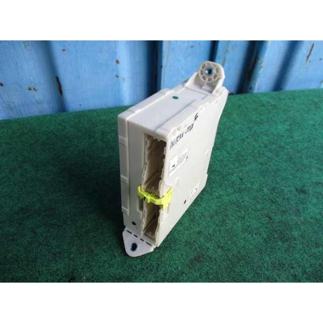 【020615】19年・トヨタ・エスティマ・ACR50W・右側ヒューズボックス・ジャンクションブロック・8273028160 BL