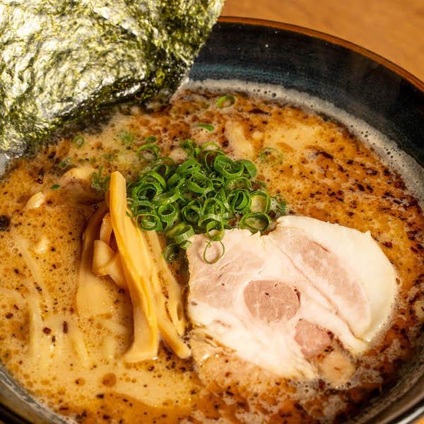 らーめん銕 豚骨 ラーメン 焦がし 煮干し こだわり 濃厚 スープ こしのある 冷凍 生麺 4食入り 実店舗 くろがね 人気 限定 お取り寄せグルメ |  | 03