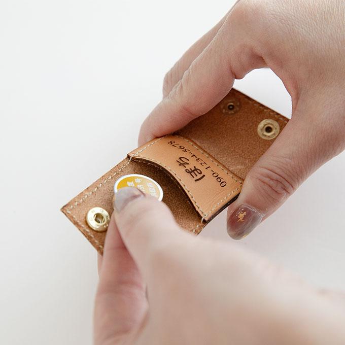 ベーシックデザイン 本革製 鑑札が入る 迷子札 ブラブラしない ネームタグ 名入れ 鑑札入れ 鑑札ケース ネームプレート ペット 犬 猫 軽量 日本製 ナコル |  | 03