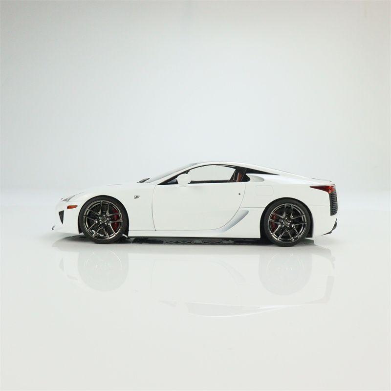 レクサスLFA 1/18ミニカー ホワイト Amazon.com: AUTOart 1/18 Lexus LFA (Whitest/White/Black