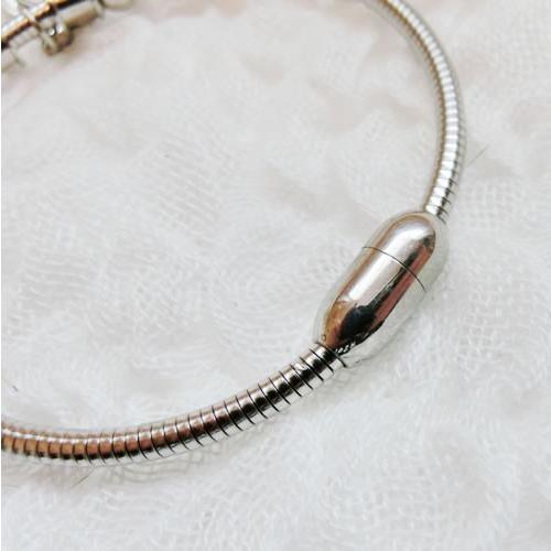 ステンレスブレスレット28 3mm幅 ワイヤー マグネット式 メダルタイプ