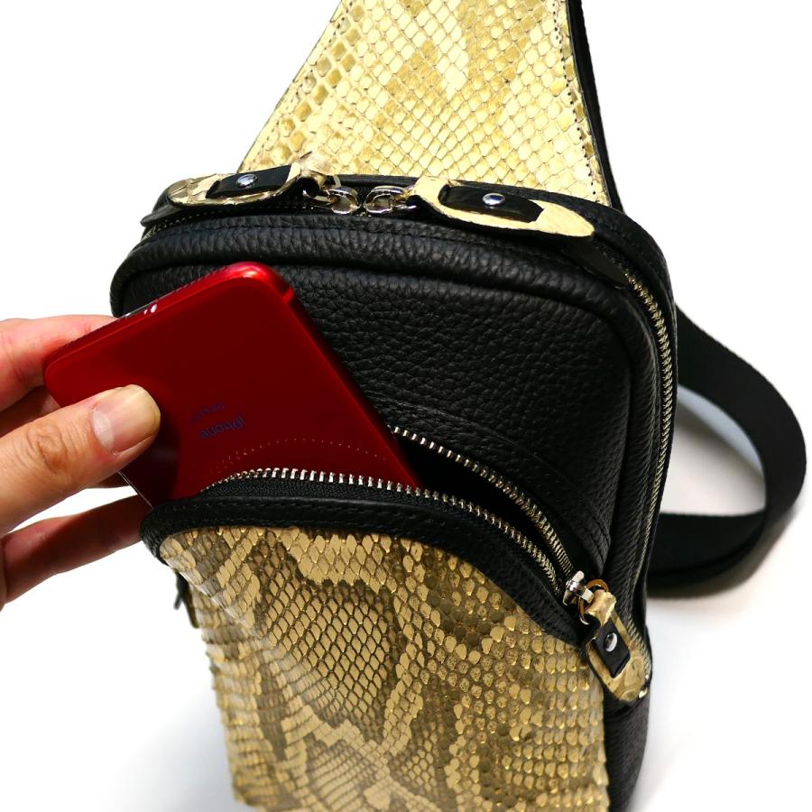 ボディバッグ メンズ レザー ショルダーバッグ 斜めがけ / 縦型 大容量